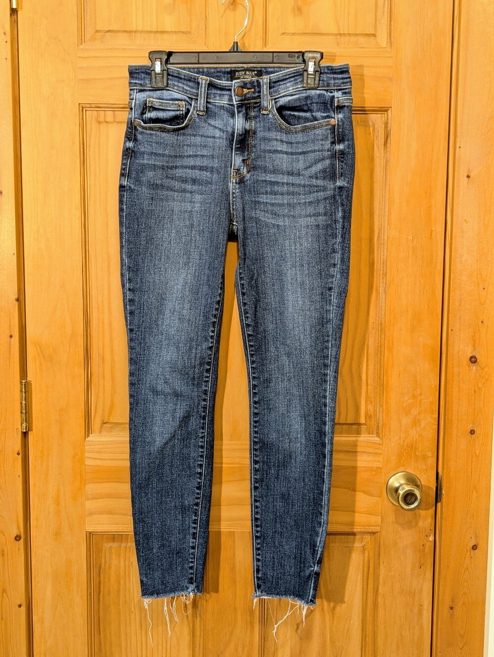 Judy Blue Skinny Fit Jeans Medium Wash Raw Hem Sz 5/28 JB82252MD Whiskers Denim